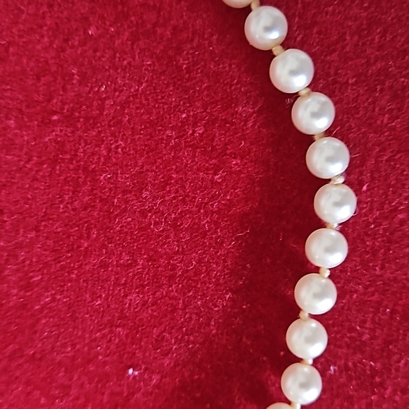 Simulated Pearl Necklace and Bracelet - Picture 4 of 9